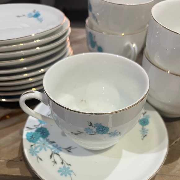 Tea cups - Picture 1 of 3